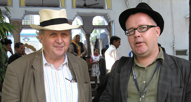 С Александром МакКоллСмитом на литературном фестивале в Джайпуре. Фото любезно предоставлено Zac O