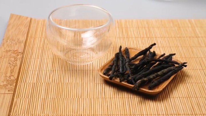 Поеданием Кубика Сахара С Горьким Черным Чаем - подробнее о чае